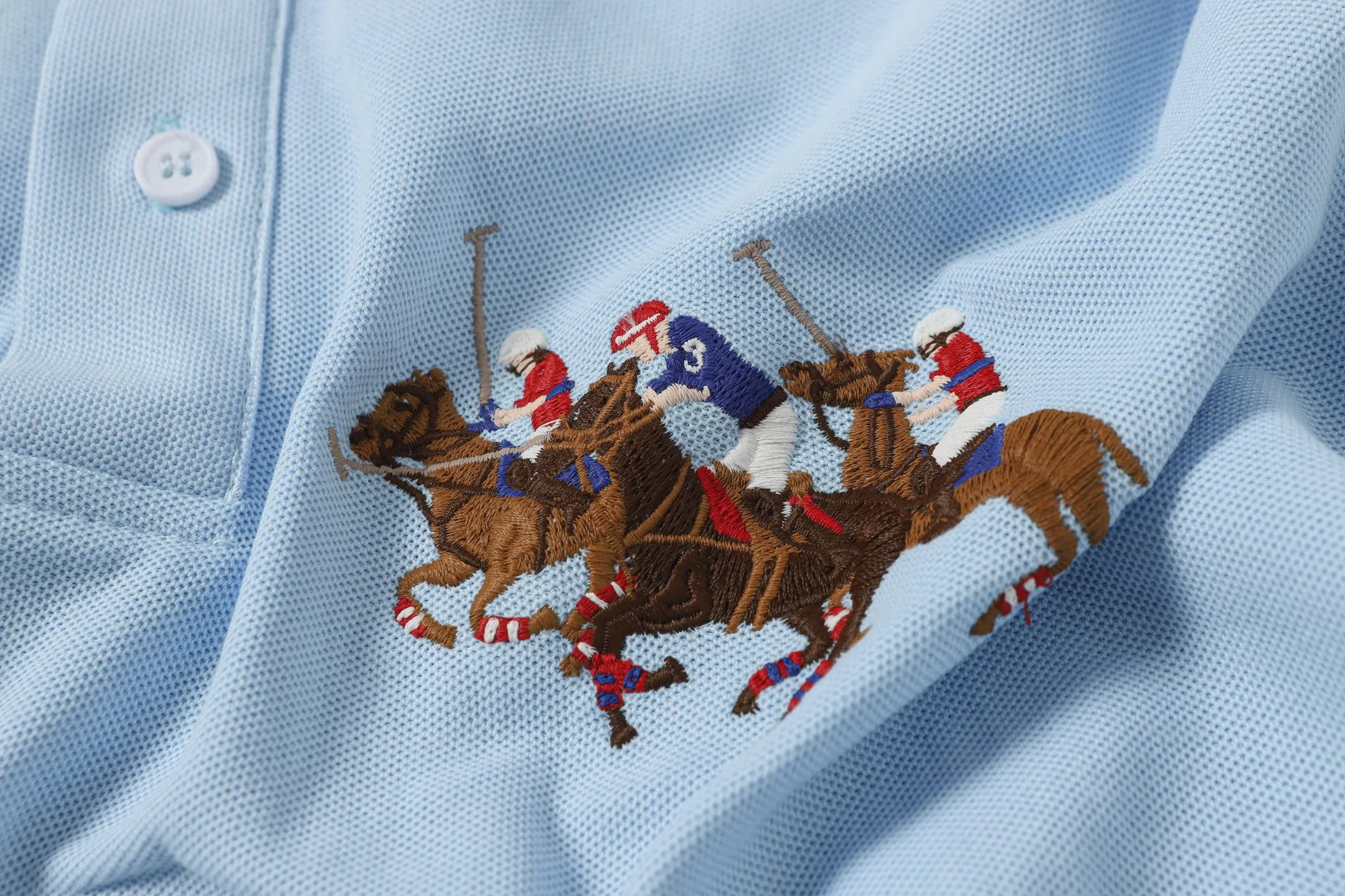 P160 Style No.: A011 [Ralph Lauren classic Three Ponies digital embroidered Polo shirt ✅250 grams of fine cotton pique fabric, custom-woven and dyed threads ✅Original stickers Scan the QR code to enter the official website ✅Large version, loose and stylish, can wear up to 210 pounds Color: black, white, navy, blue, sky blue, dark gray, floral gray Size: S-XL